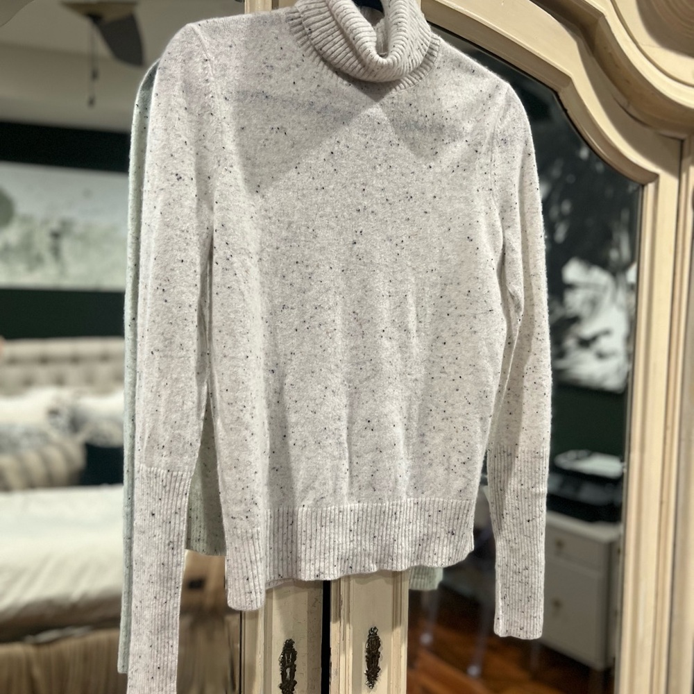 Women's Gray Cashmere Turtleneck Sweater